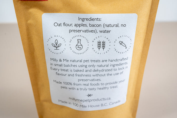 Dog treats made with oat flour, apples, bacon and water. | Gâteries pour chiens à base de farine d'avoine, pommes, bacon et d'eau.