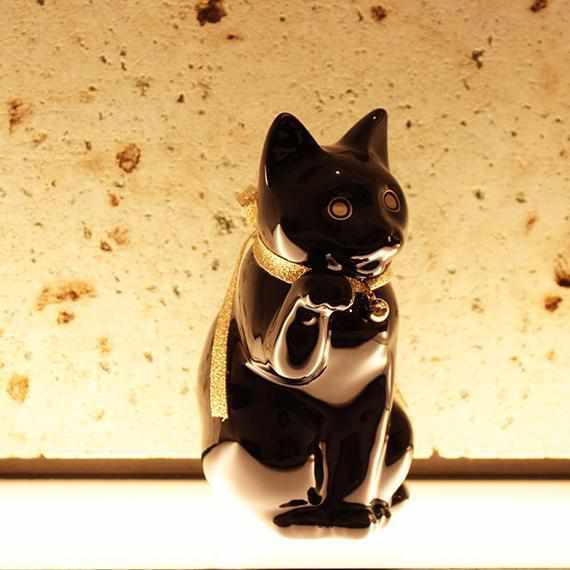 [BECKONING (LUCKY) CAT] MANEKINEKO BANK FIRST MODEL BLACK (M) | KATA KOTO | HIZEN YOSHIDA WARES