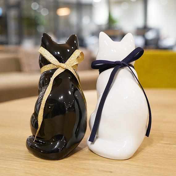 [BECKONING (LUCKY) CAT] MANEKINEKO BANK FIRST MODEL WHITE (M) | KATA KOTO | HIZEN YOSHIDA WARES