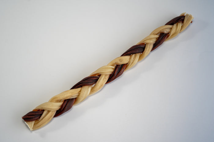 Dog chew stick made from the dermal layer of cowhide. | Baton à mâcher pour chien fabriqué à partir de la couche dermique de la peau de vache.