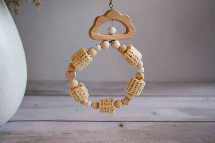 Swing made of wood and corncobs perfect for indoor birds.|Balançoire faite de bois et d'épis de maïs parfaite pour oiseaux d'intérieurs.