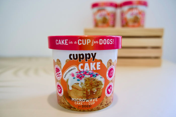 Cuppy Cake pumpkin flavor microwave cake in a cup for dogs.|Cuppy Cake : Gâteau en tasse pour chiens, saveur citrouille, à préparer au micro-ondes.