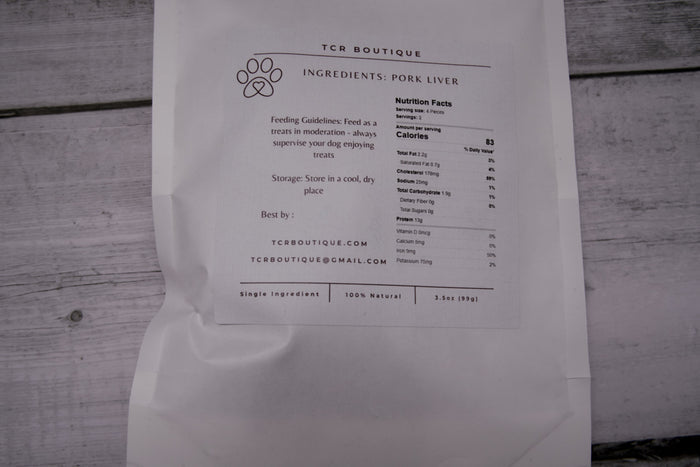 single ingredient dehydrated pork liver treats for dogs and cats rich in nutrients and protein | friandises de foie de porc déshydraté à ingrédient unique pour chiens et chats riches en nutriments et protéines