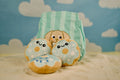 This 3-in-1 donut toy delights dogs with crinkle sounds and squeakers. | Ce jouet donut 3-en-1 ravit les chiens avec des sons craquants et des couineurs.