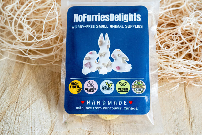 Mixed flavour donuts for small pets and birds, handmade food for bunnies and guinea pigs high fiber, no added sugar, 100% organic, natural and vegan. | Beignets aux saveurs mixtes pour petits animaux et oiseaux , aliment fait maison pour lapins et cobayes, riche en fibres, sans sucre ajouté, 100% biologique, naturel et végétalien.