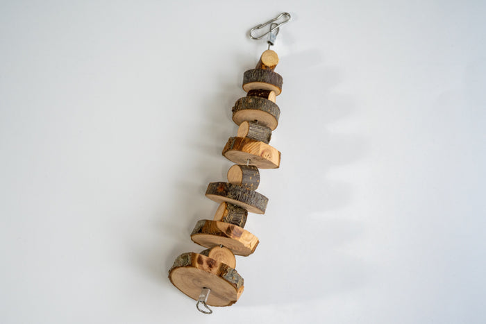 Apple wood chew sticks pets hanging toys for hamster, guinea pig, rat, rabbit. | Bâtons à mâcher en bois de pomme suspendus pour animaux de compagnie, hamster, cochon d'inde, rat, lapin.