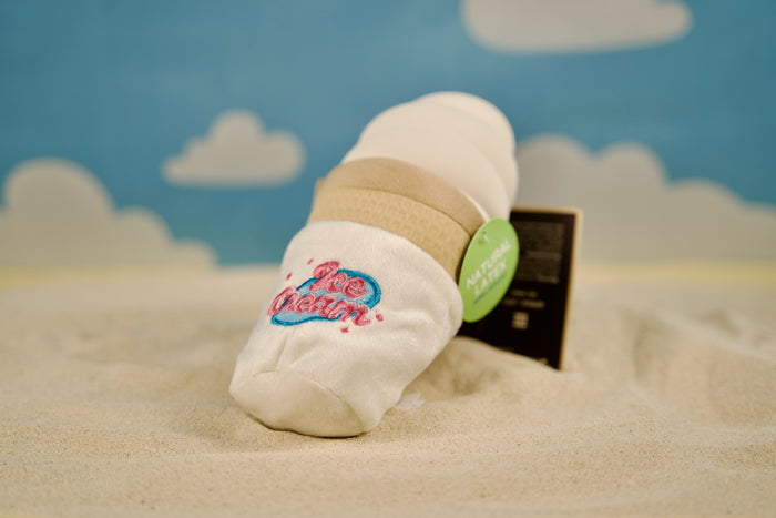 Dual-texture ice cream dog toy with squeaky latex top and crinkly plush sleeve for treat hiding.|Jouet crème glacée double texture pour chien avec dessus latex couineur et manche peluche froissée pour cacher friandises.