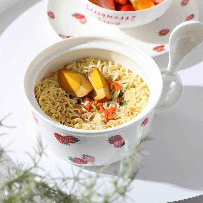 Kawaii Strawberry Ceramic Ramen Bowl with Lid - Goodlifebean home decor