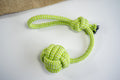 Monkey fist cotton rope with handle for dogs. | Corde en coton Monkey Fist avec poignée pour chiens.