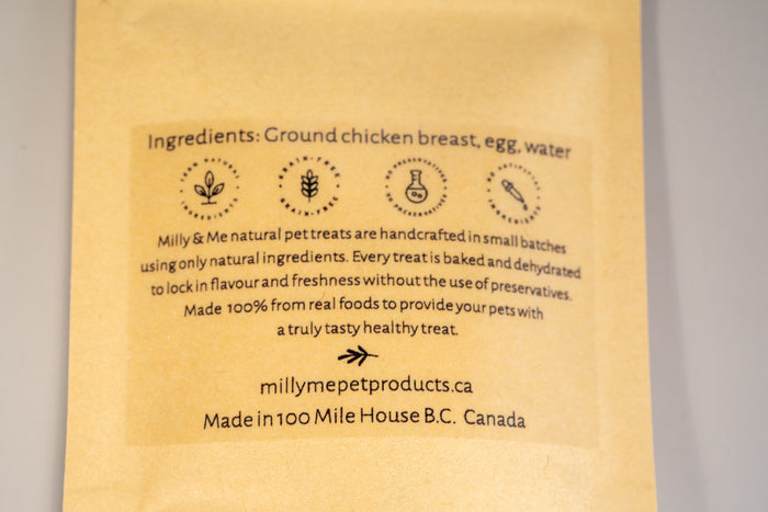 Cat treats made with ground chicken breast, egg and water. | Gâteries pour chats à base de poitrine de poulet hachée, d'œuf et d'eau.