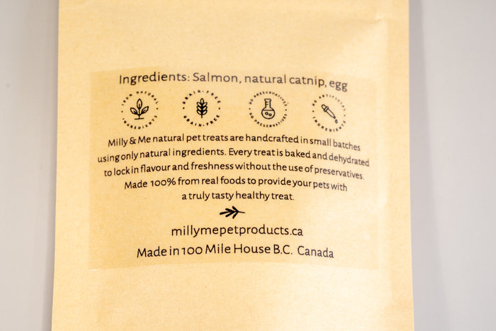 Cat treats made with salmon, natural catnip and eggs. | Gâteries pour chats au saumon, herbe à chat naturelle et oeufs.