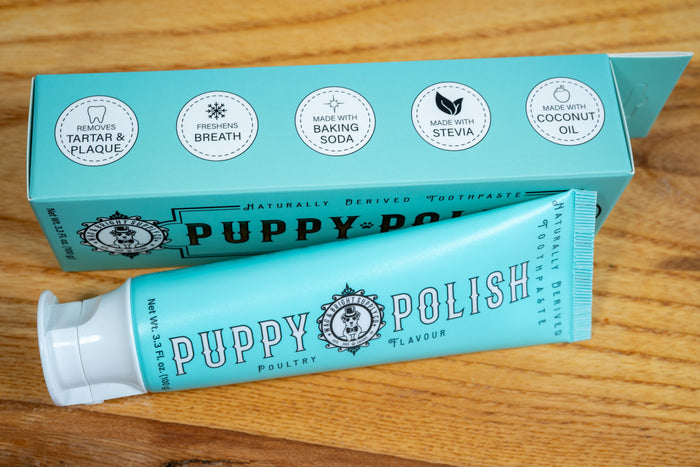 Puppy Polish dog toothpaste removes tartar and plaque and freshens breath and is made with baking soda, stevia and coconut oil.|Le dentifrice pour chien Puppy Polish élimine le tartre et la plaque dentaire et rafraîchit l'haleine. Il est composé de bicarbonate de soude, de stevia et d'huile de noix de coco.