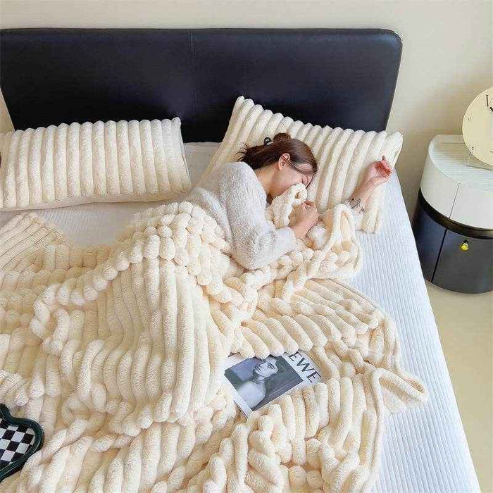 Snuggle Blanket: Luxurious Weighted Winter Blanket - Goodlifebean home decor