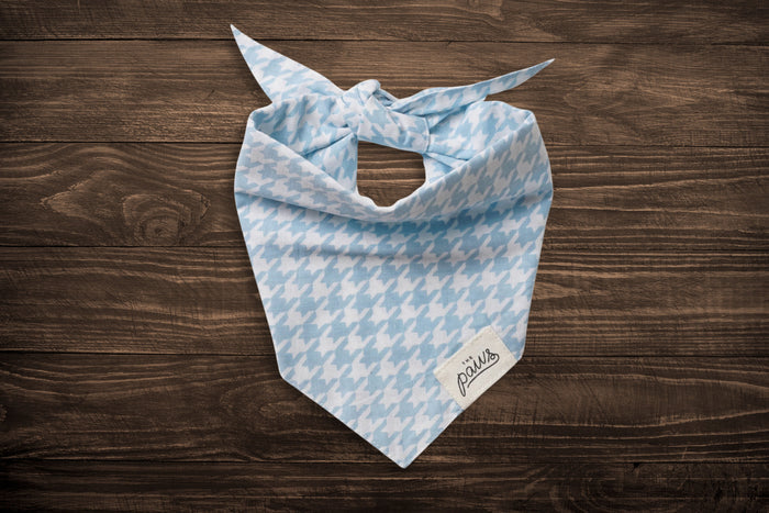 The Paws pet bandanas with steele designs.|Bandanas pour animaux The Paws avec des motifs de pied-de-poule.